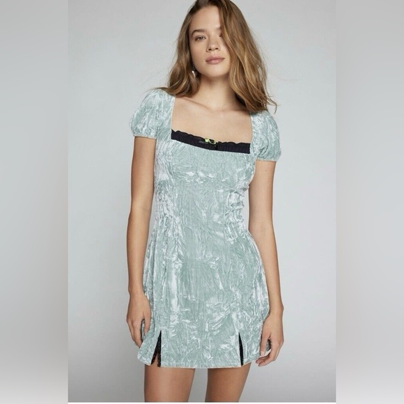 Kimchi Blue Urban Outfitters NWOT Jill Velvet Mini Dress - Picture 6 of 10